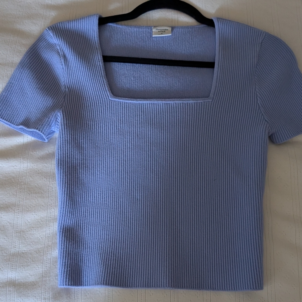 Abercrombie sweater short sleeve lilac light purple top medium